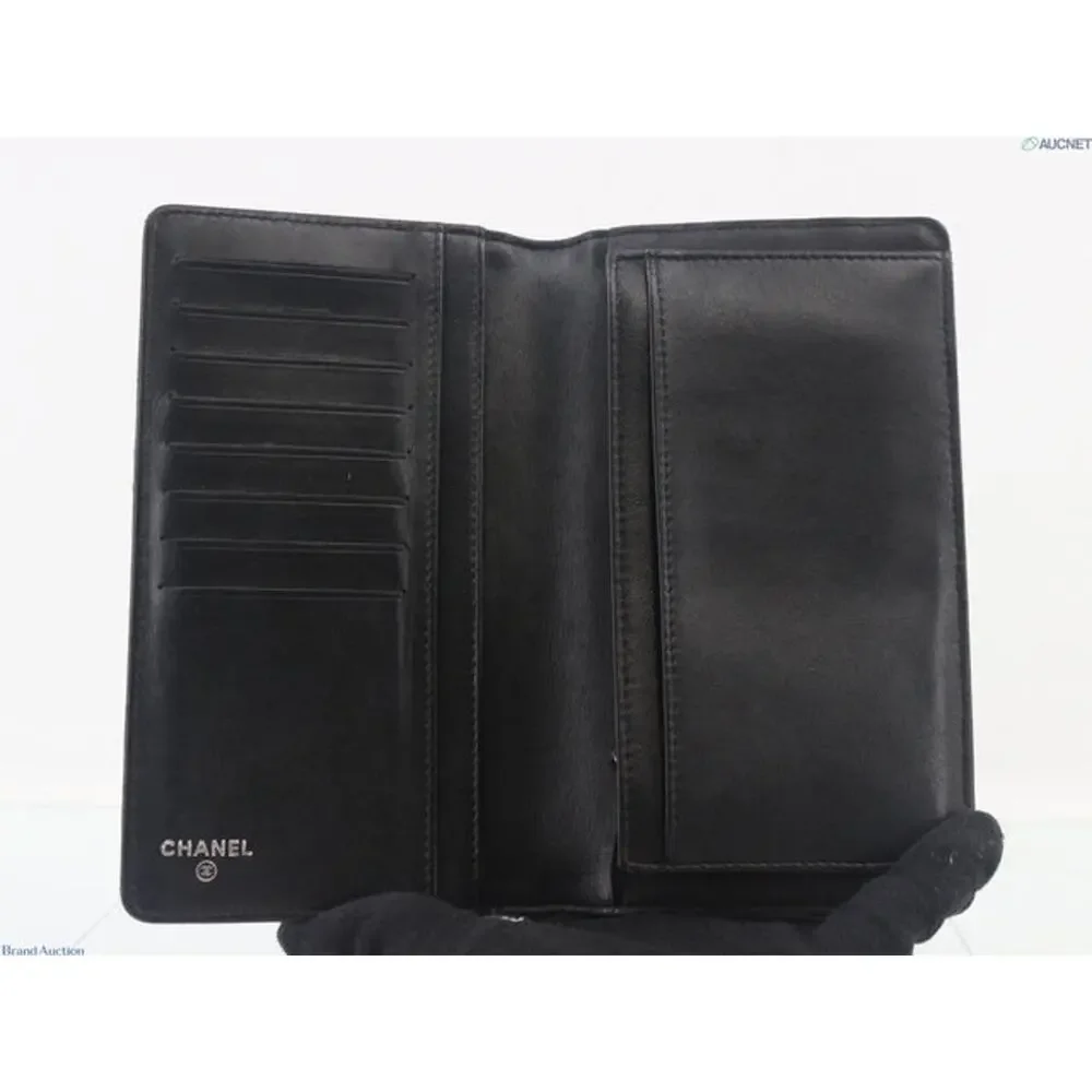 5909 - Chanel Matelasse Coco Button bi-fold wallet